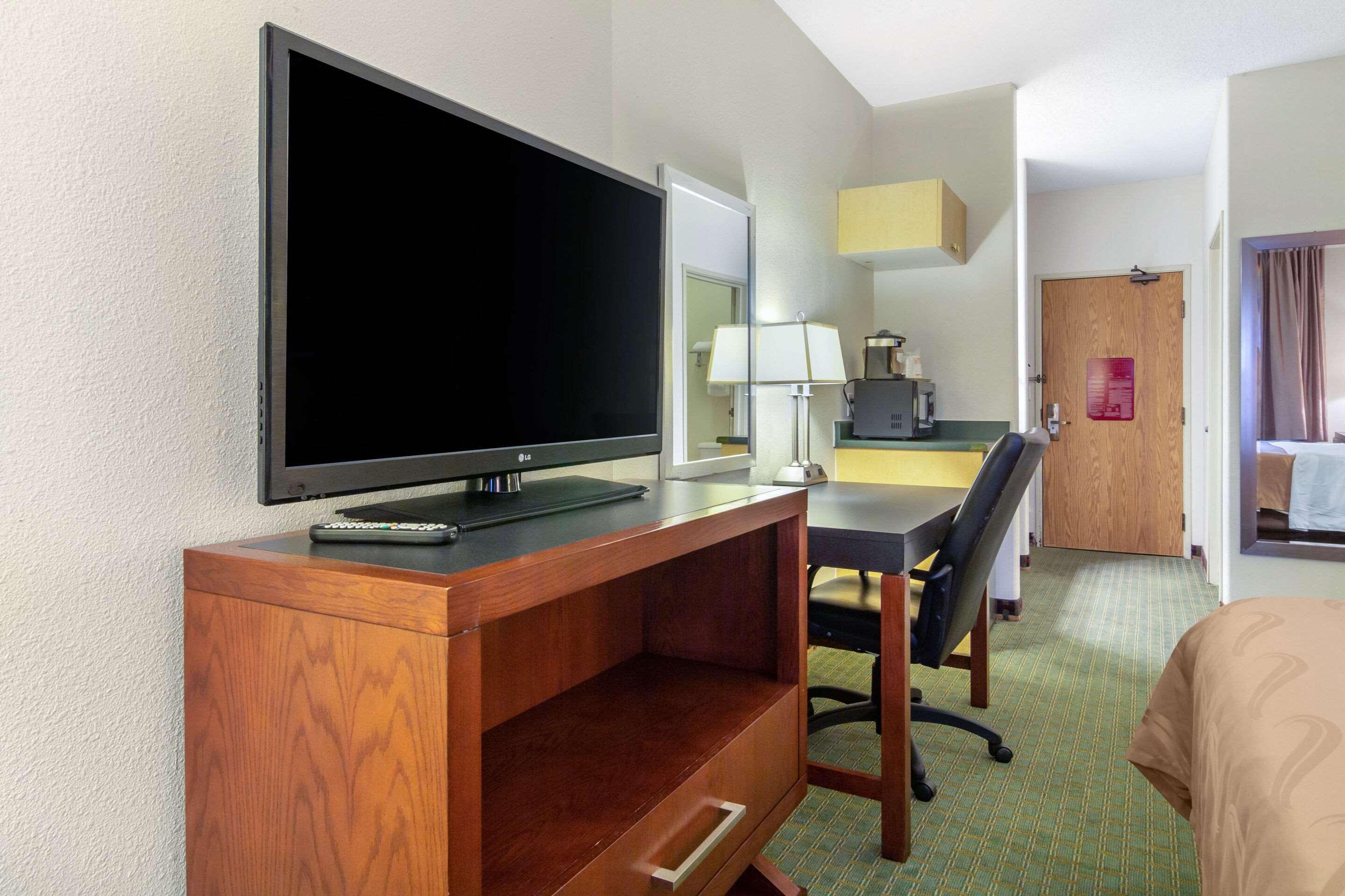 Quality Inn & Suites Lakewood - Denver Southwest Extérieur photo