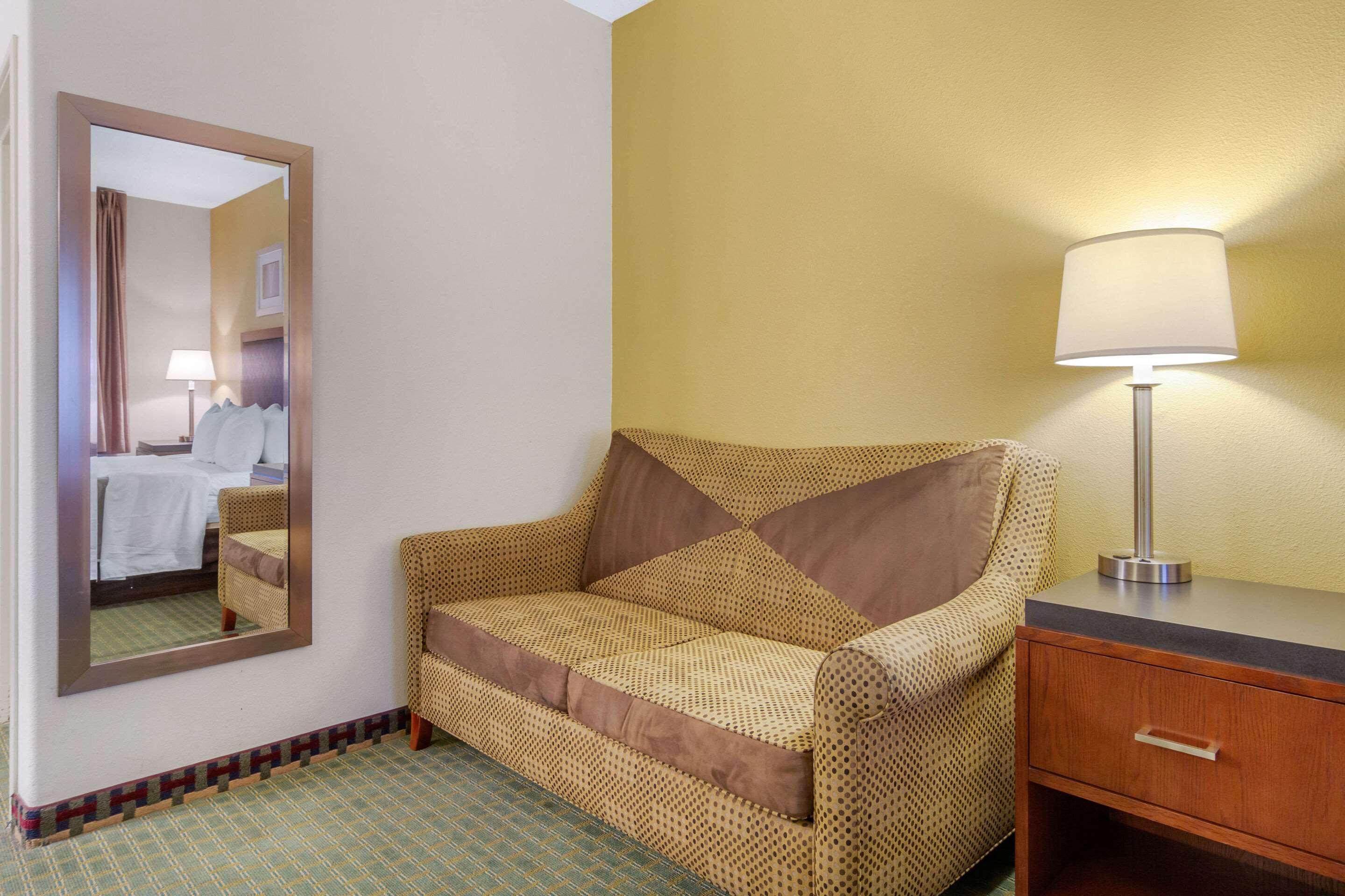Quality Inn & Suites Lakewood - Denver Southwest Extérieur photo