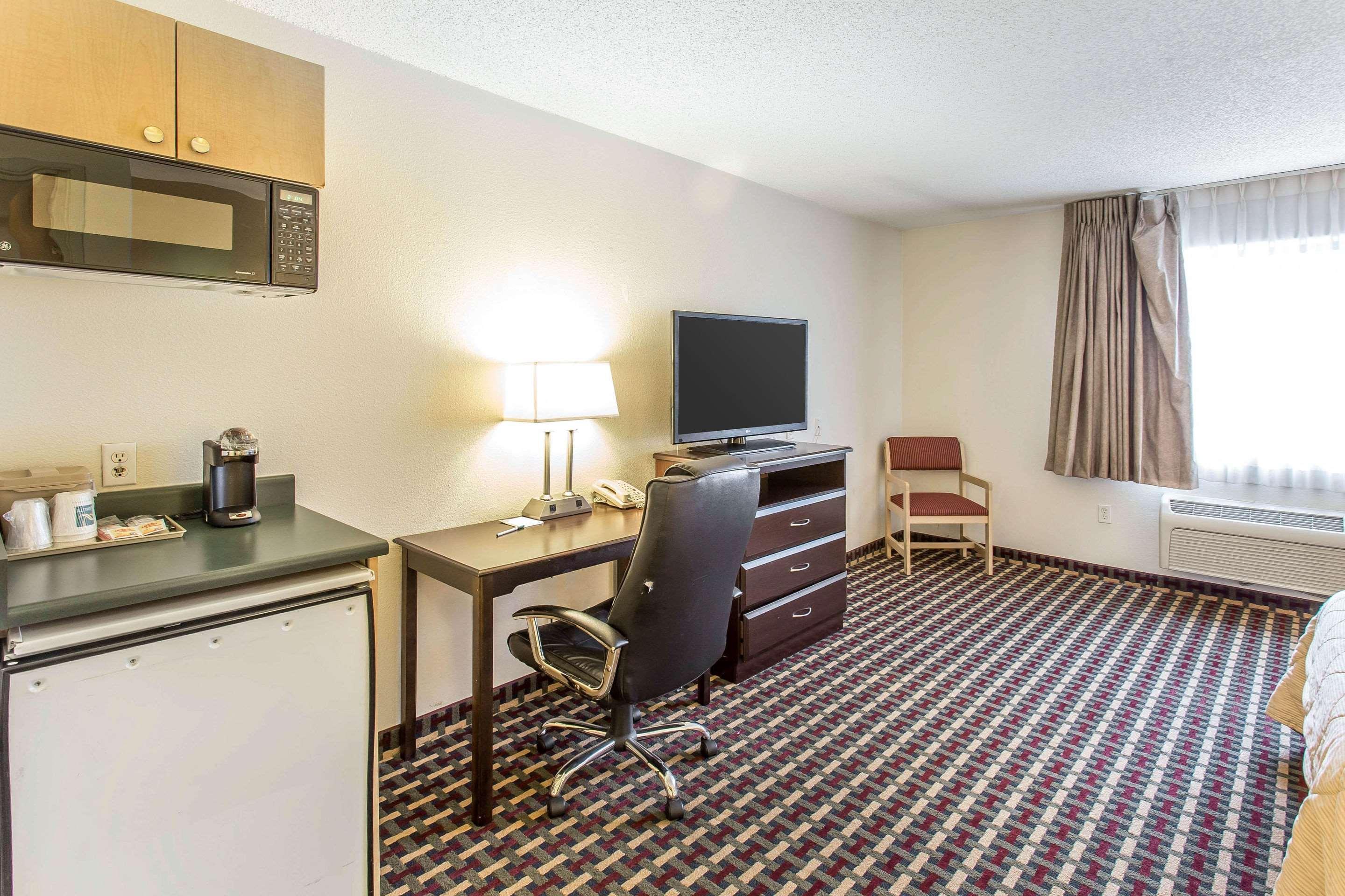 Quality Inn & Suites Lakewood - Denver Southwest Extérieur photo