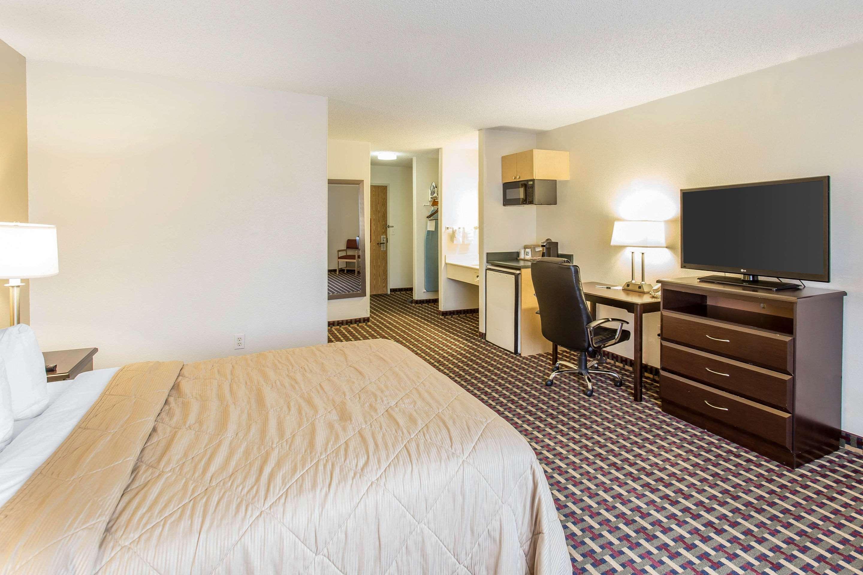 Quality Inn & Suites Lakewood - Denver Southwest Extérieur photo