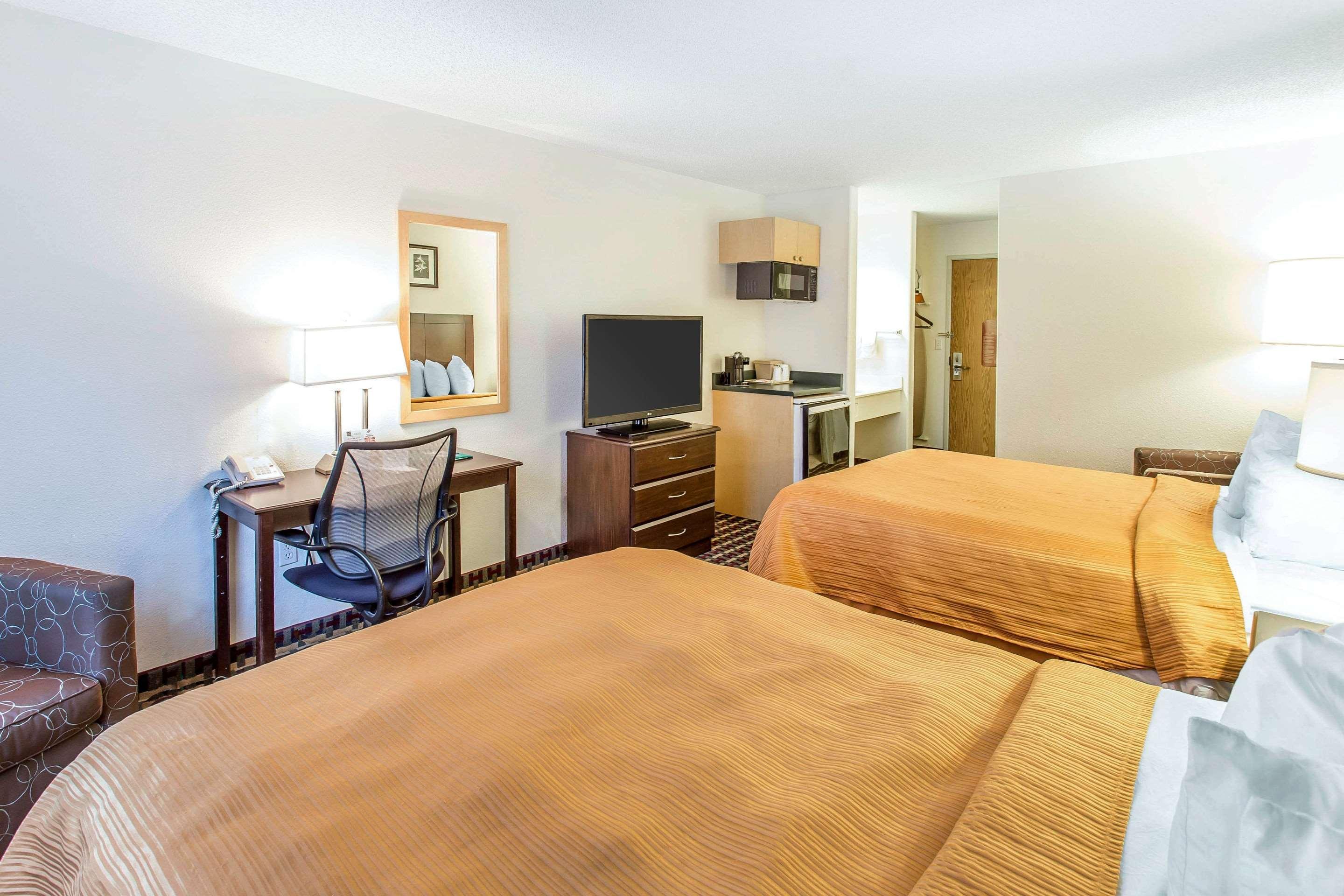Quality Inn & Suites Lakewood - Denver Southwest Extérieur photo