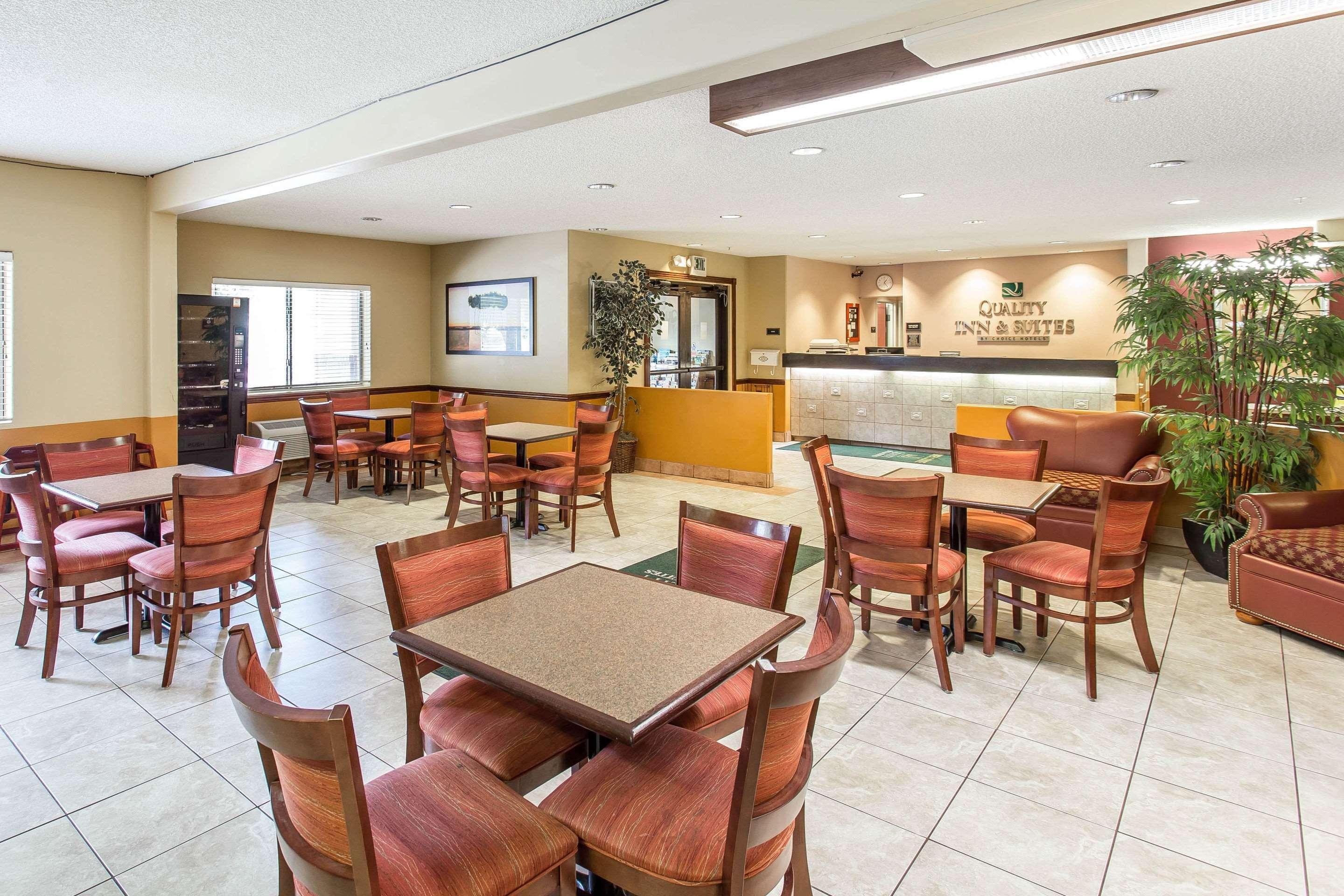 Quality Inn & Suites Lakewood - Denver Southwest Extérieur photo