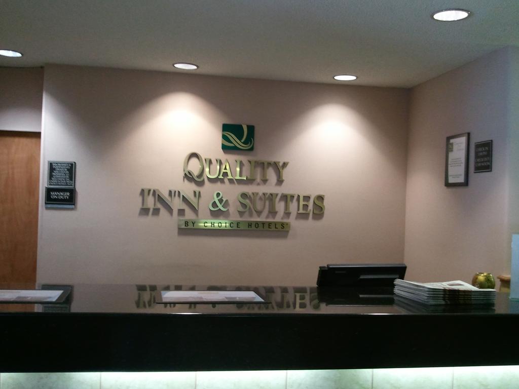 Quality Inn & Suites Lakewood - Denver Southwest Extérieur photo